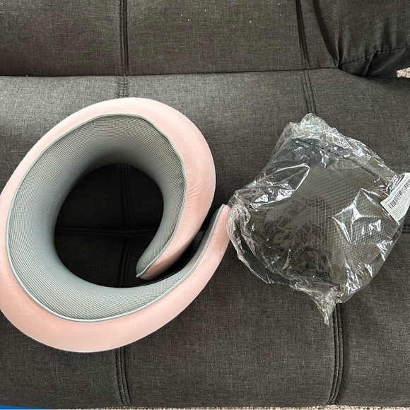 Flyhugz travel pillow NEW! - Picture 2 of 7